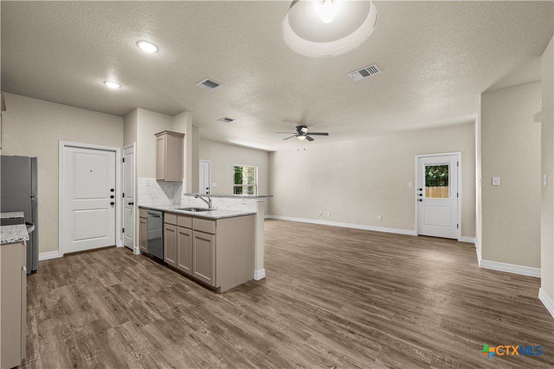 502 S Harley Drive Property Photo 9