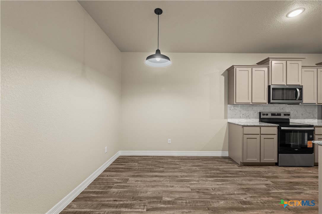 502 S Harley Drive Property Photo 10
