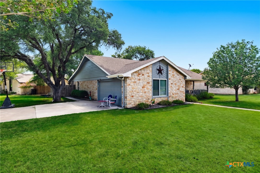 3423 Bluebonnet Trl Property Photo 1