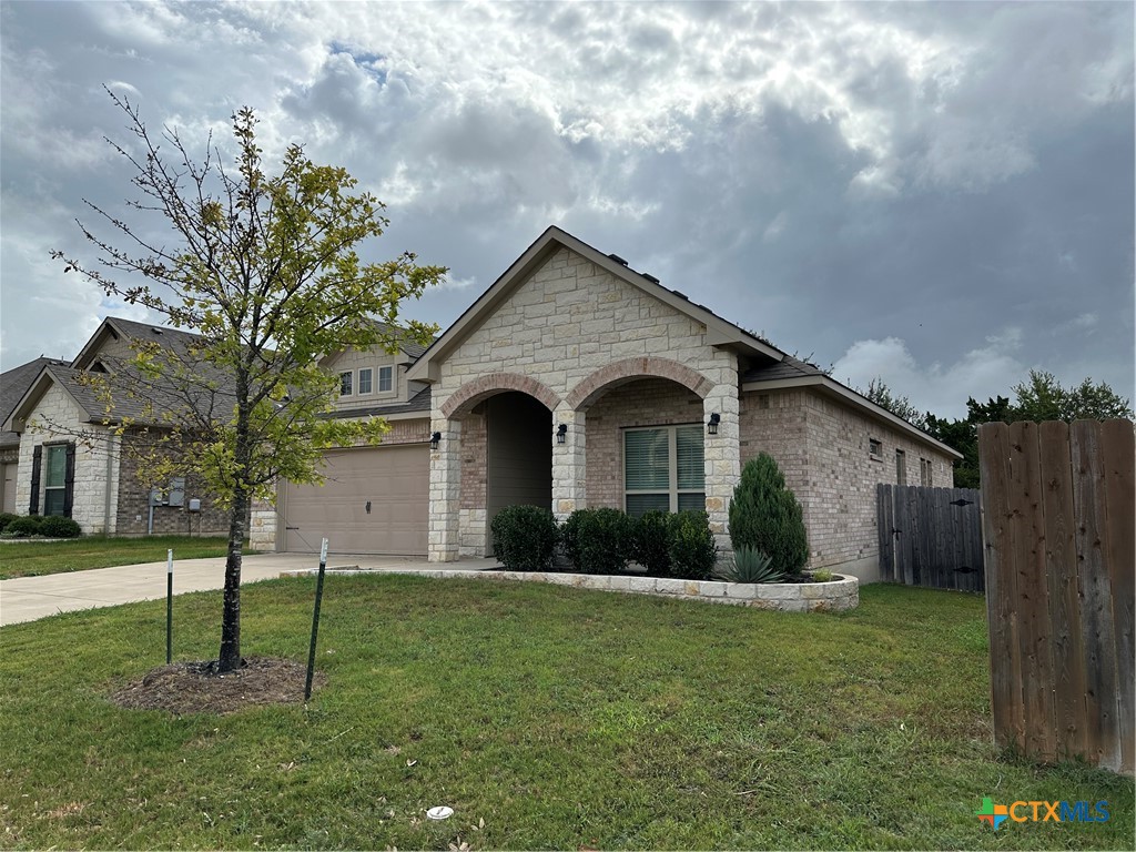 5139 Dickinson Loop Property Photo 1