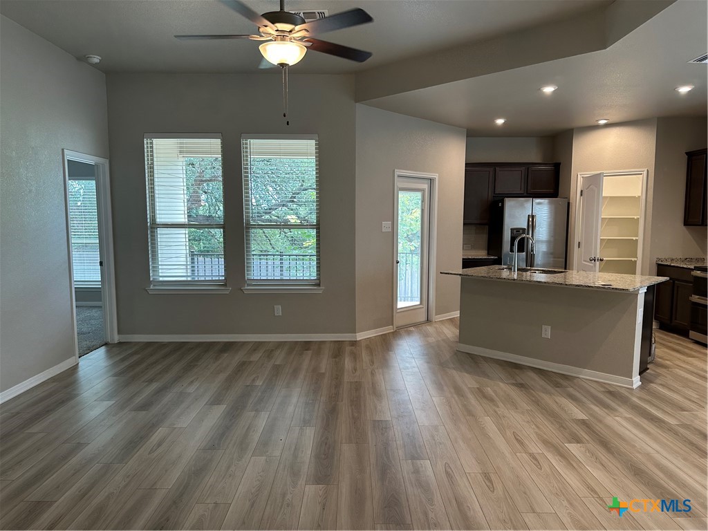 5139 Dickinson Loop Property Photo 4