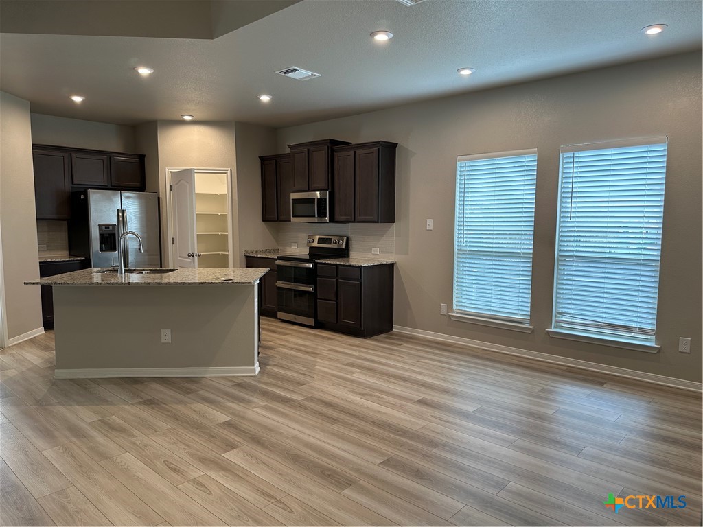 5139 Dickinson Loop Property Photo 5