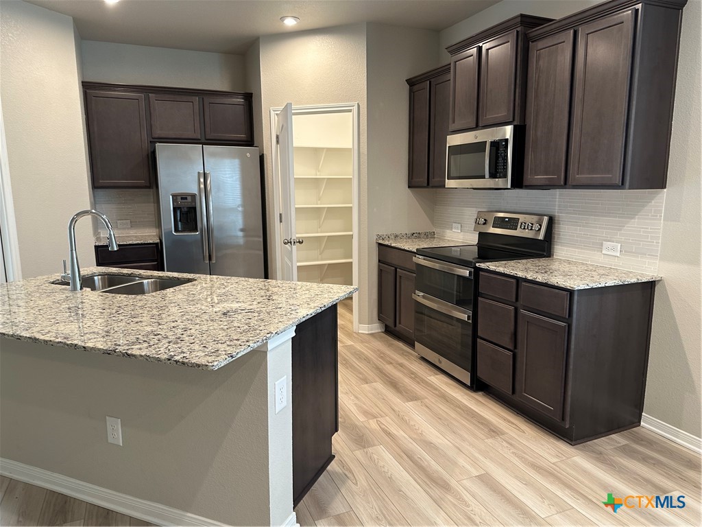 5139 Dickinson Loop Property Photo 8