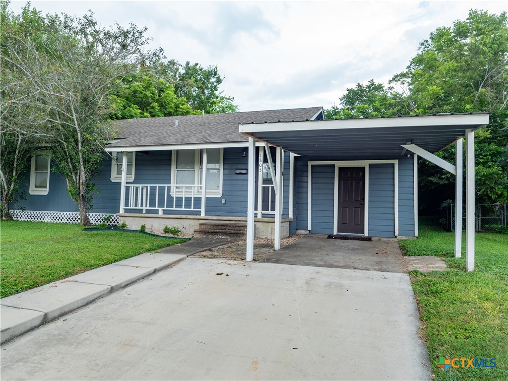 1805 E Crestwood Drive Property Photo 1