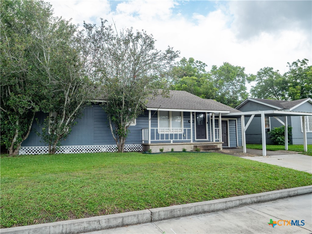 1805 E Crestwood Drive Property Photo 2