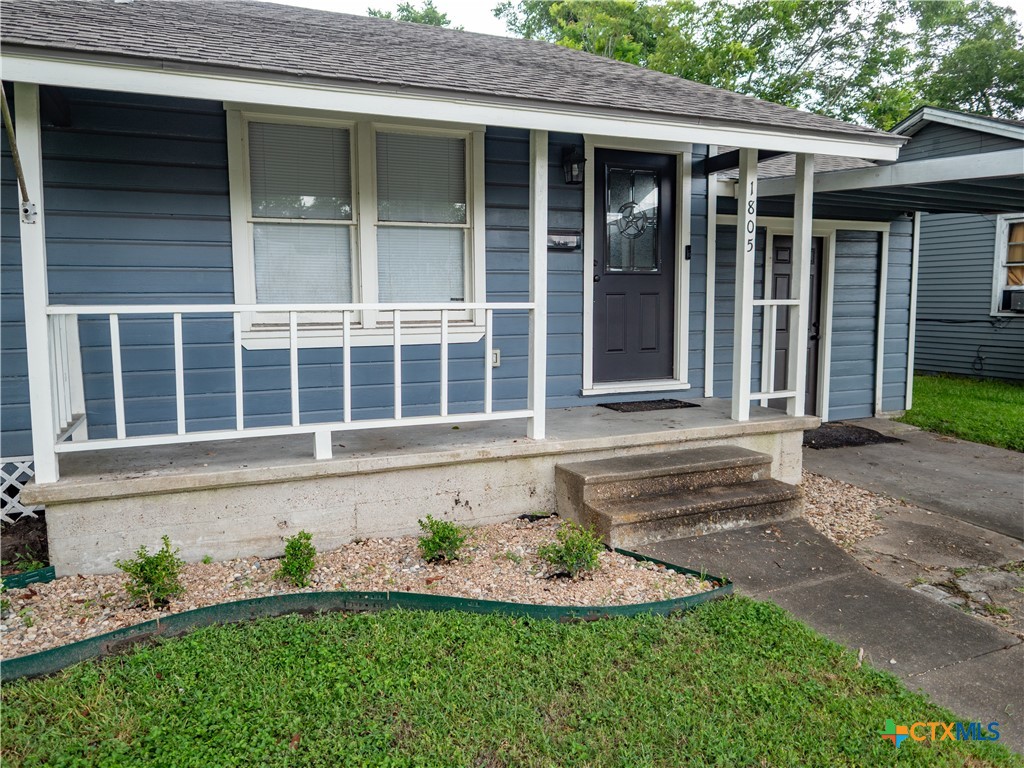 1805 E Crestwood Drive Property Photo 3