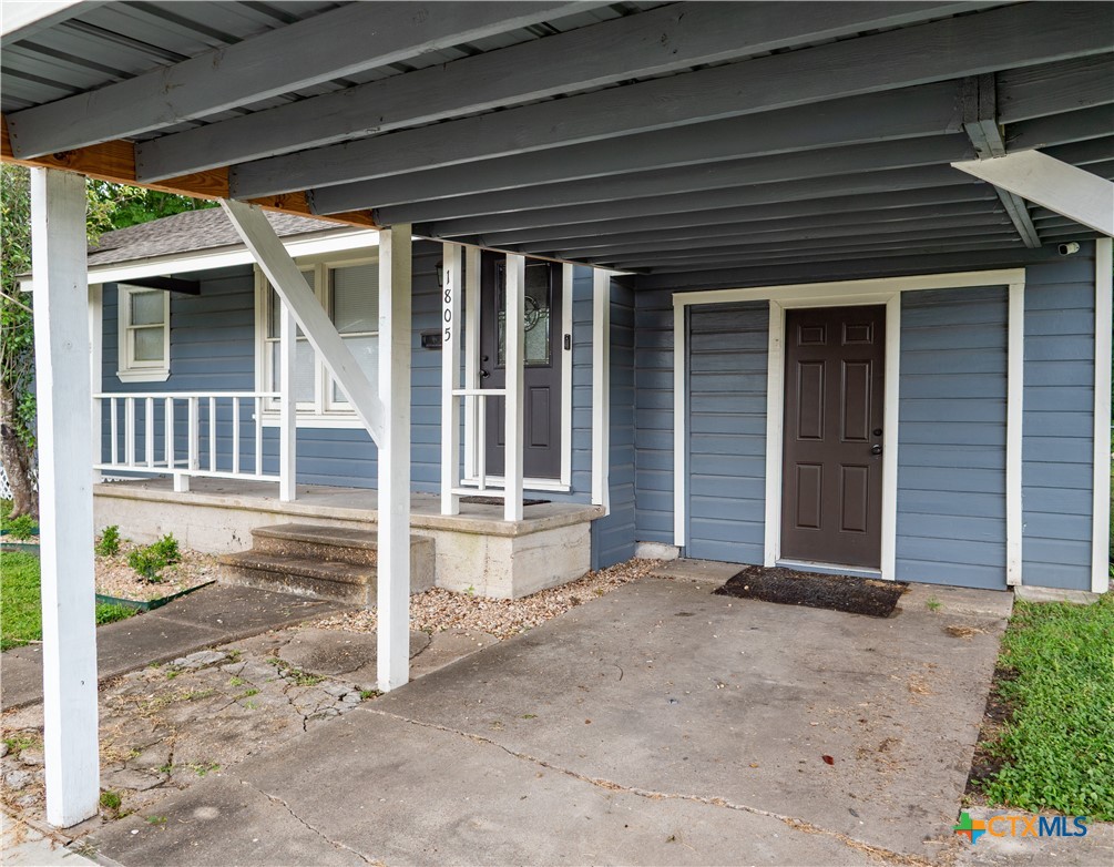 1805 E Crestwood Drive Property Photo 4