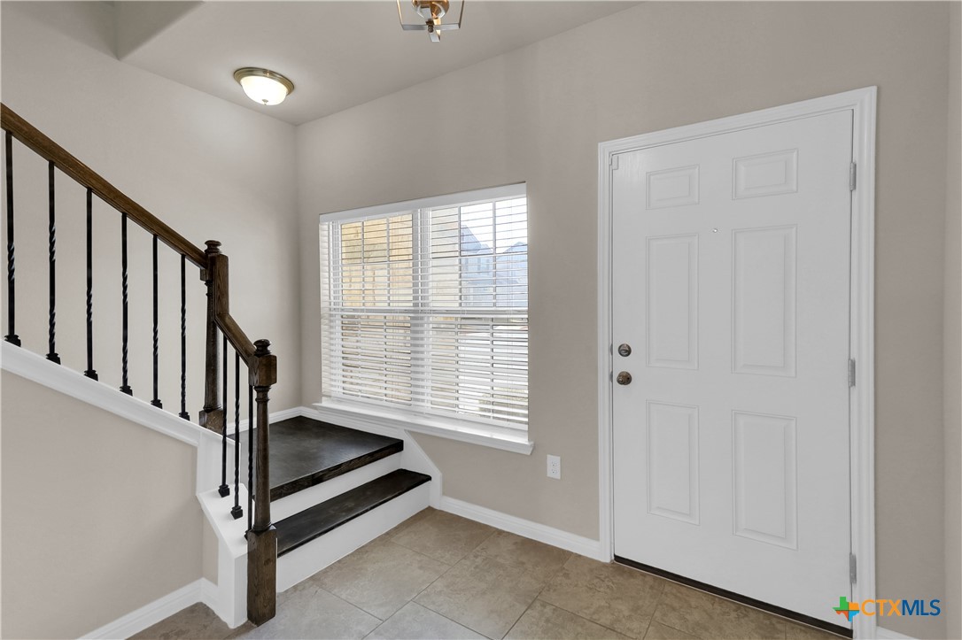 1416 Bichon Bend Property Photo 3