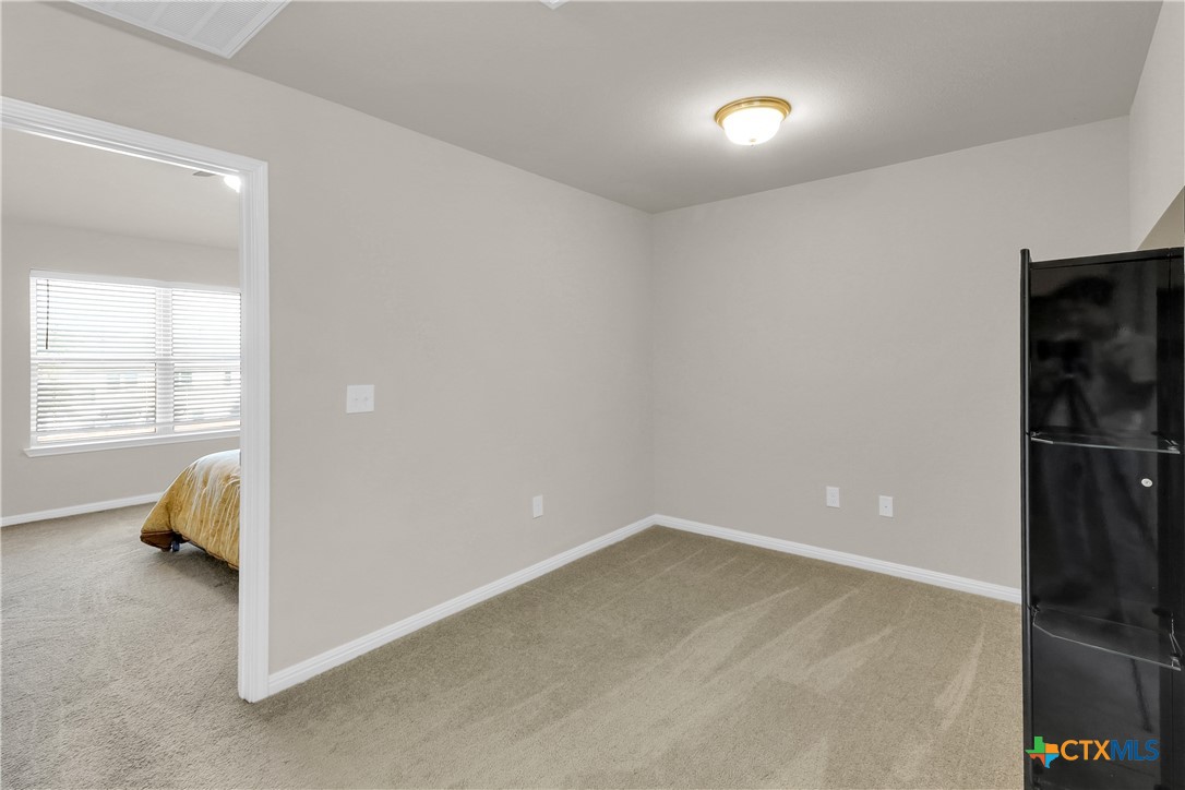 1416 Bichon Bend Property Photo 25