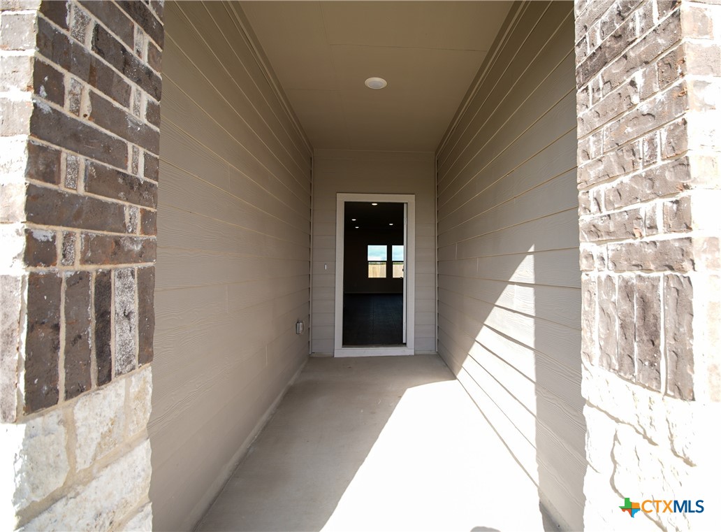 472 Desert Willow Property Photo 3