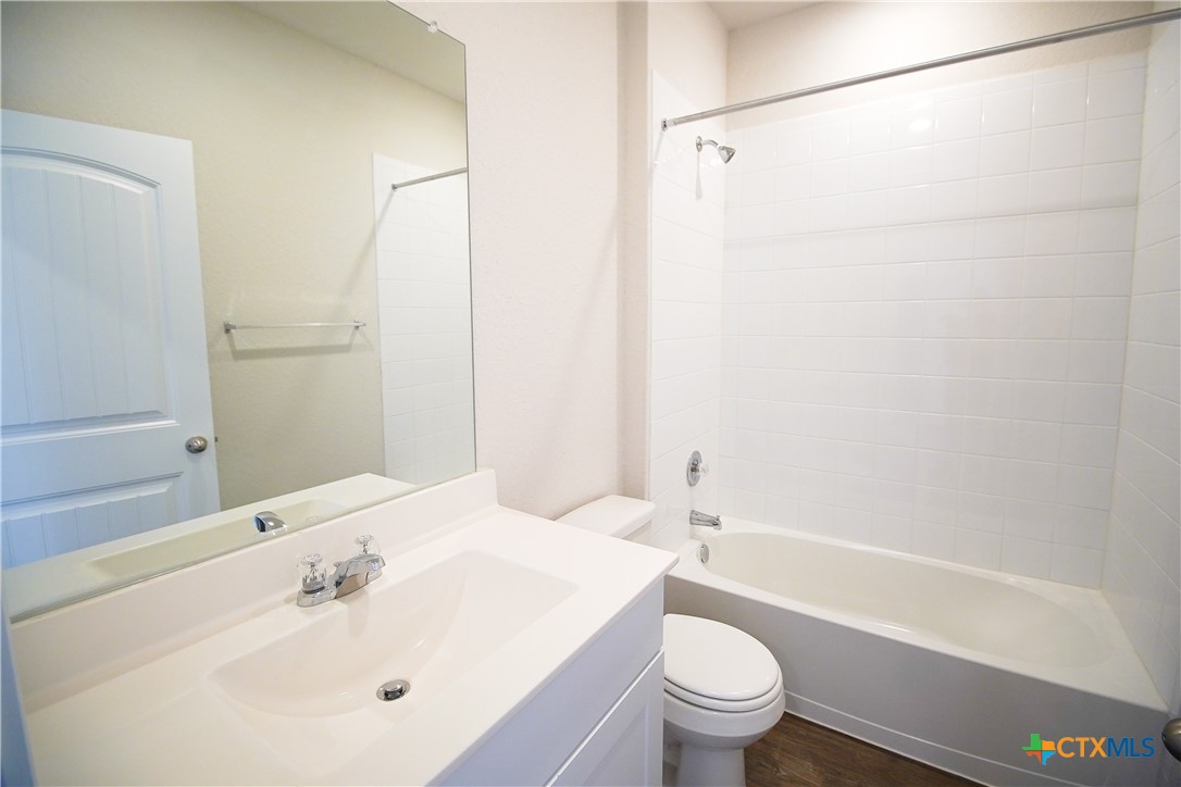472 Desert Willow Property Photo 6