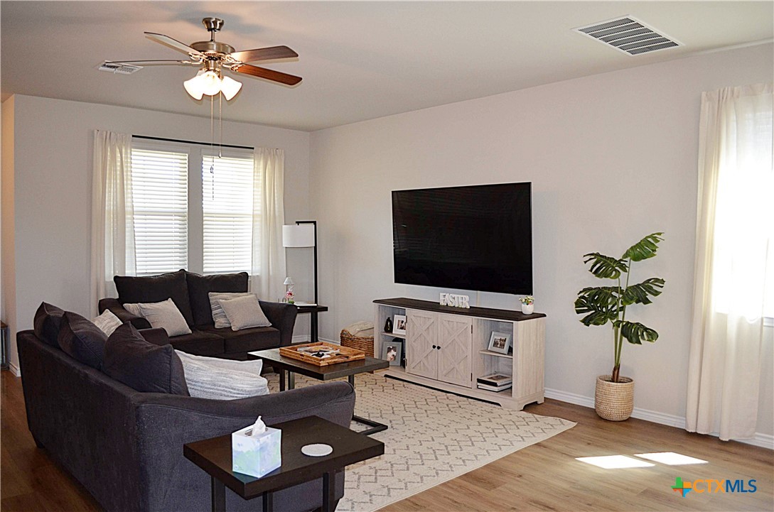 1716 Friesian Loop Property Photo 4