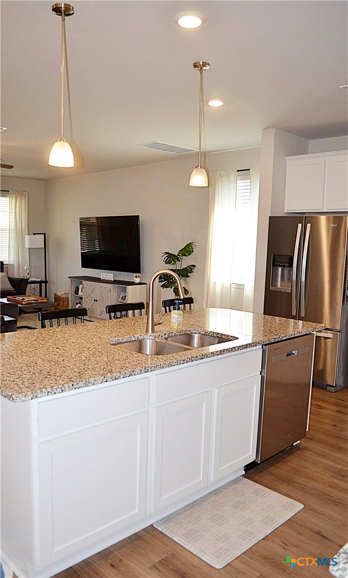 1716 Friesian Loop Property Photo 9