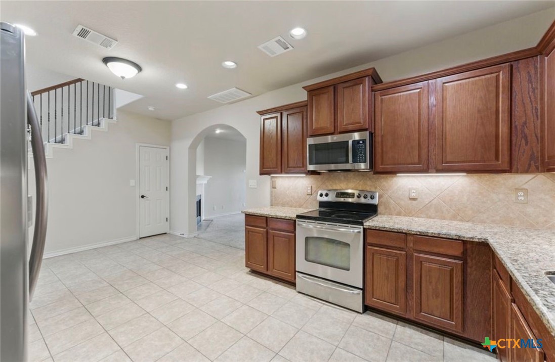 976 Parkview Drive Property Photo 7