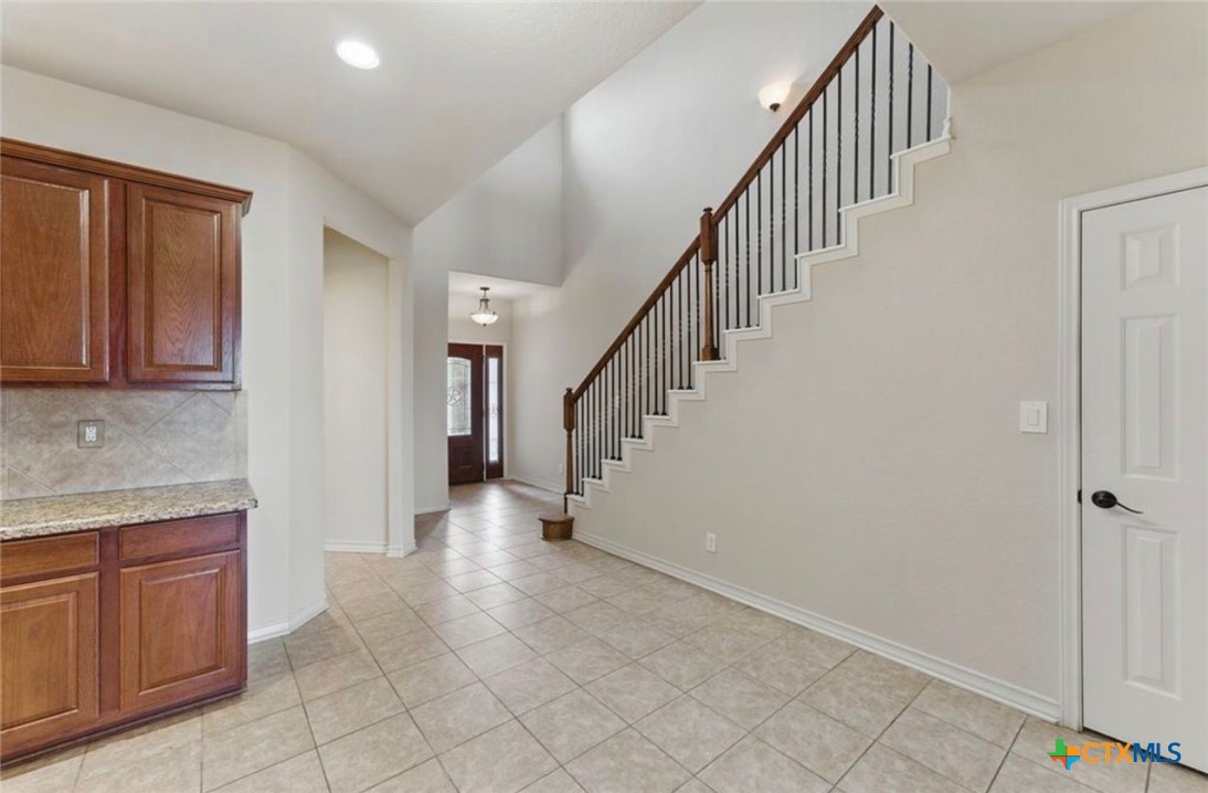976 Parkview Drive Property Photo 10