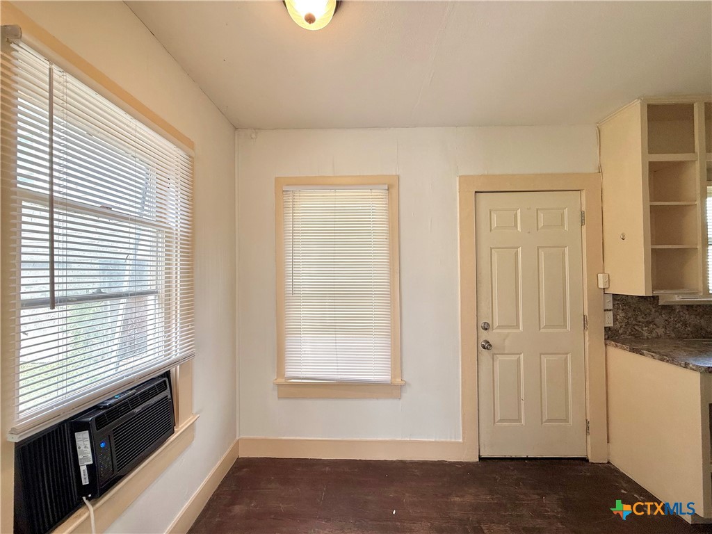 1006 N Goldman Street Property Photo 6
