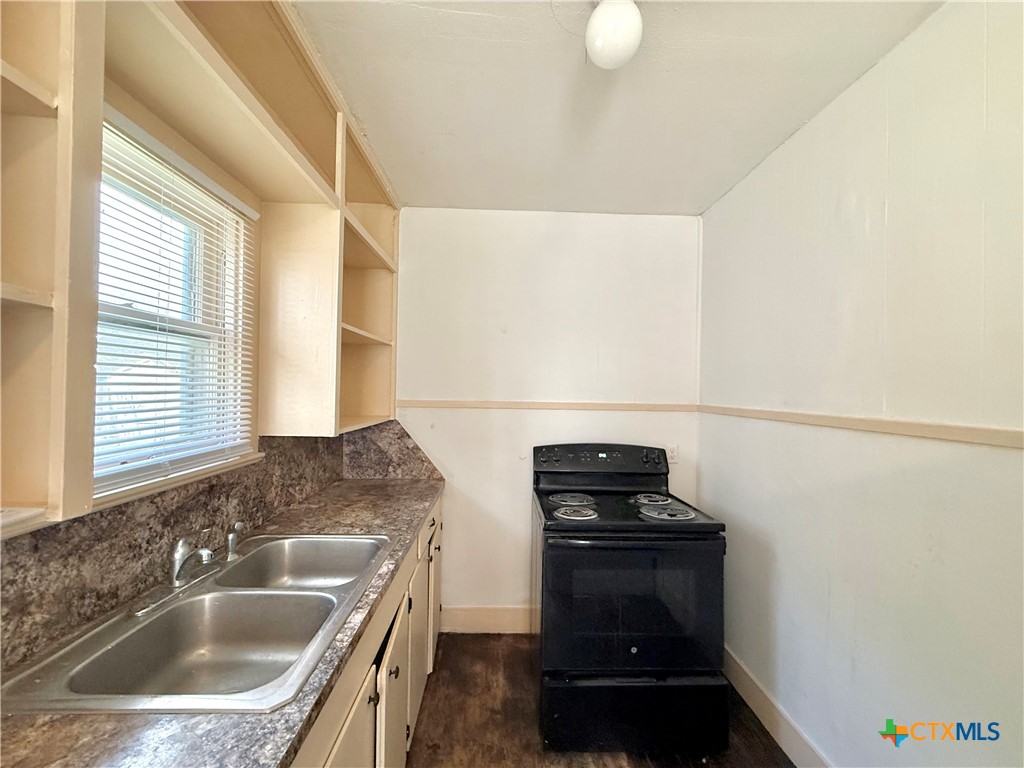 1006 N Goldman Street Property Photo 8