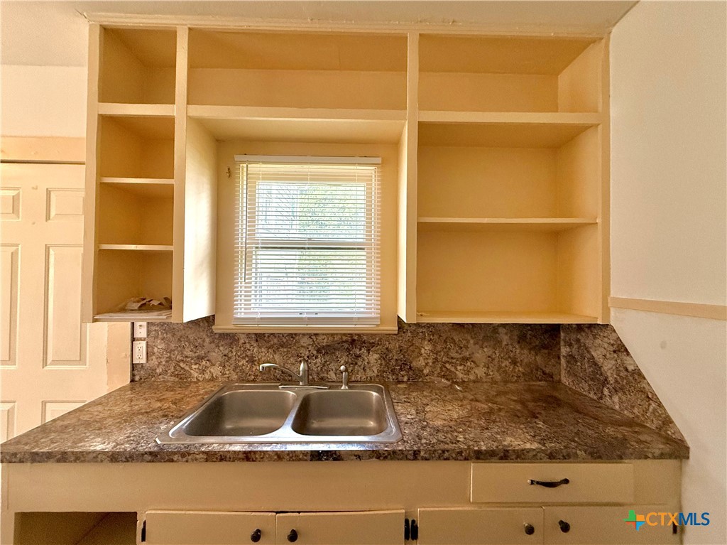 1006 N Goldman Street Property Photo 9