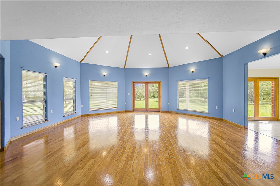 438 Westpark Avenue Property Photo 4
