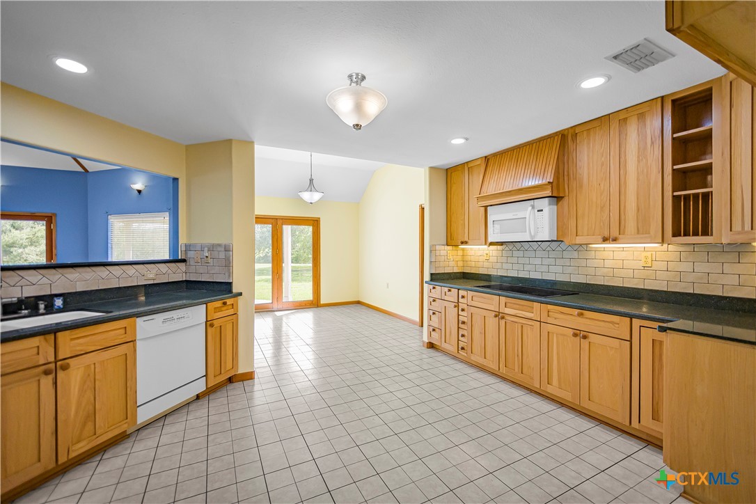 438 Westpark Avenue Property Photo 7