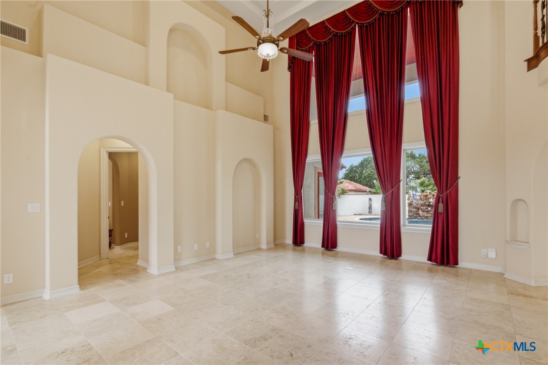 48 Post Oak Run Property Photo 5