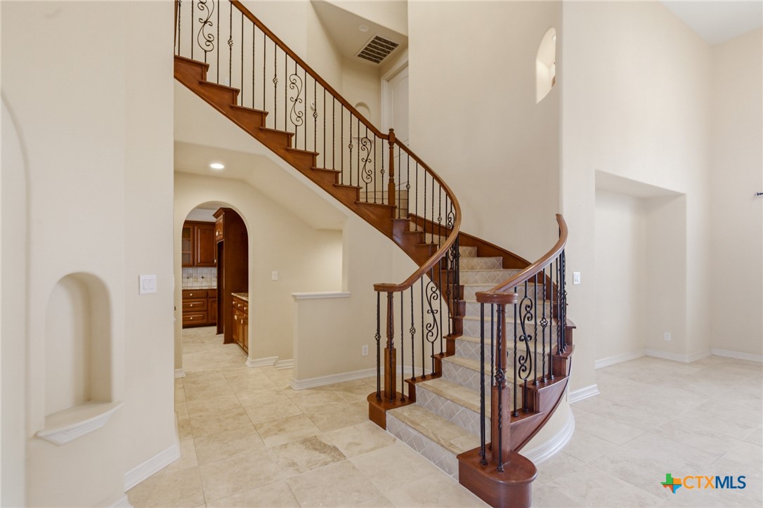 48 Post Oak Run Property Photo 6