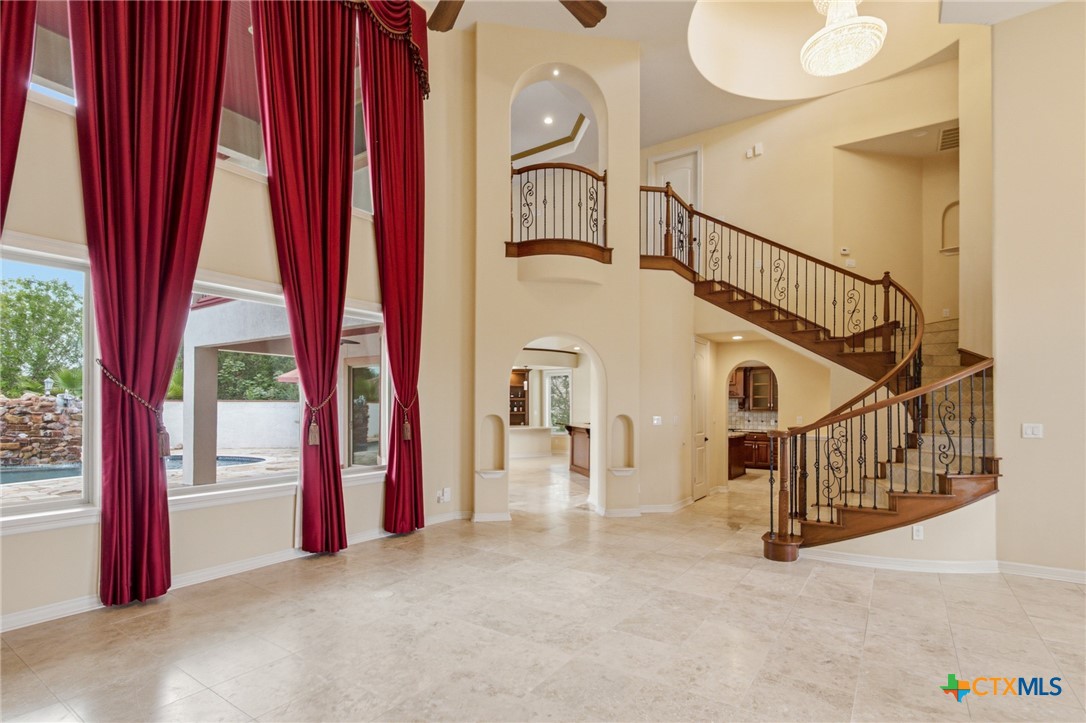 48 Post Oak Run Property Photo 8