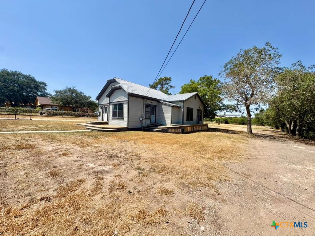 134 E North Street Property Photo 5