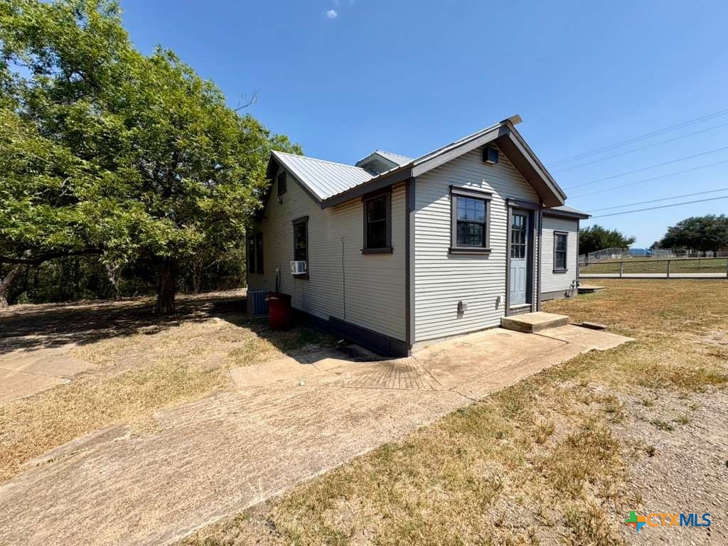 134 E North Street Property Photo 6