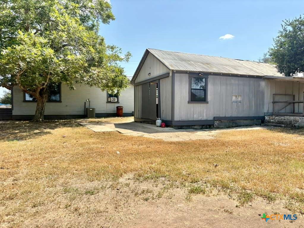 134 E North Street Property Photo 11