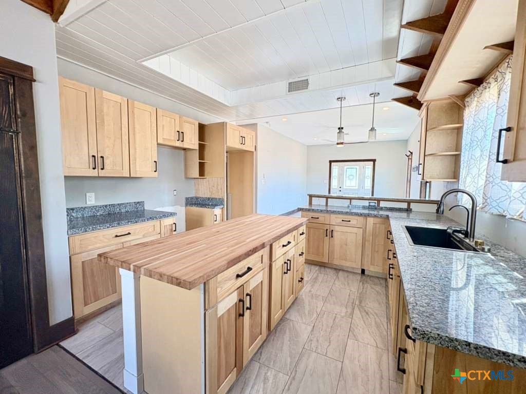 134 E North Street Property Photo 18