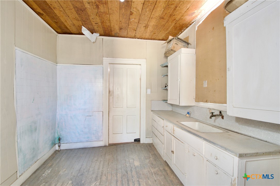 216 Fortune Street Property Photo 6