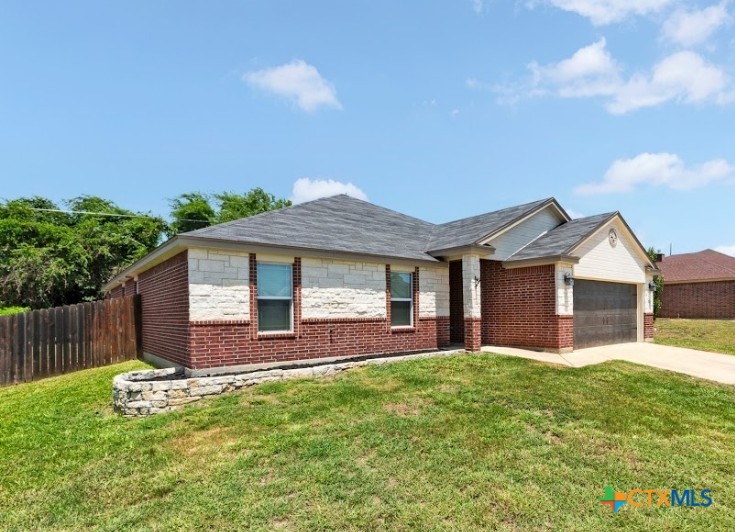 3907 Dewitt County Court Property Photo 2