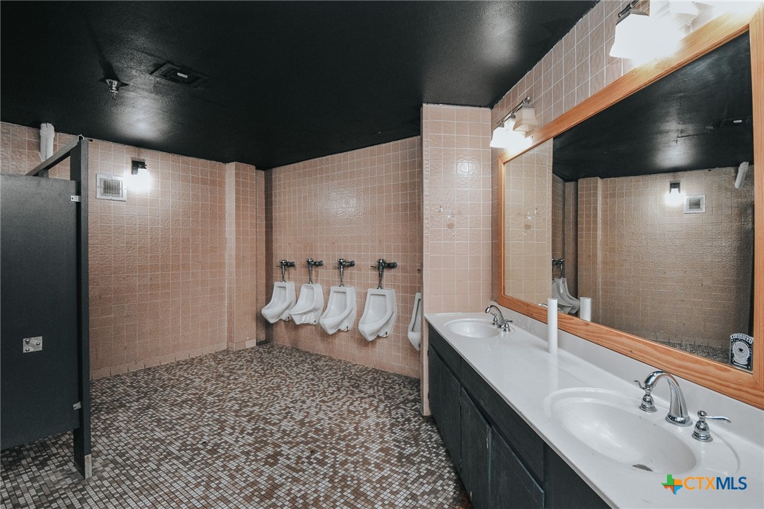 4106 Houston Highway Property Photo 24