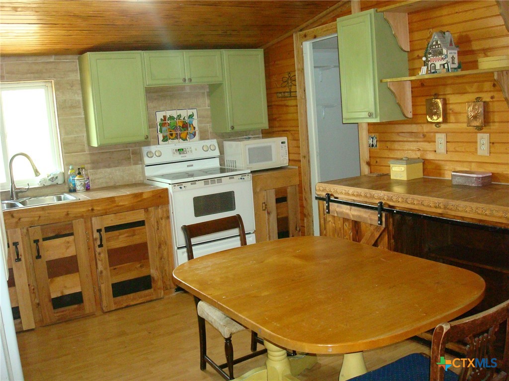 5025 Bluebonnet Street Property Photo 6