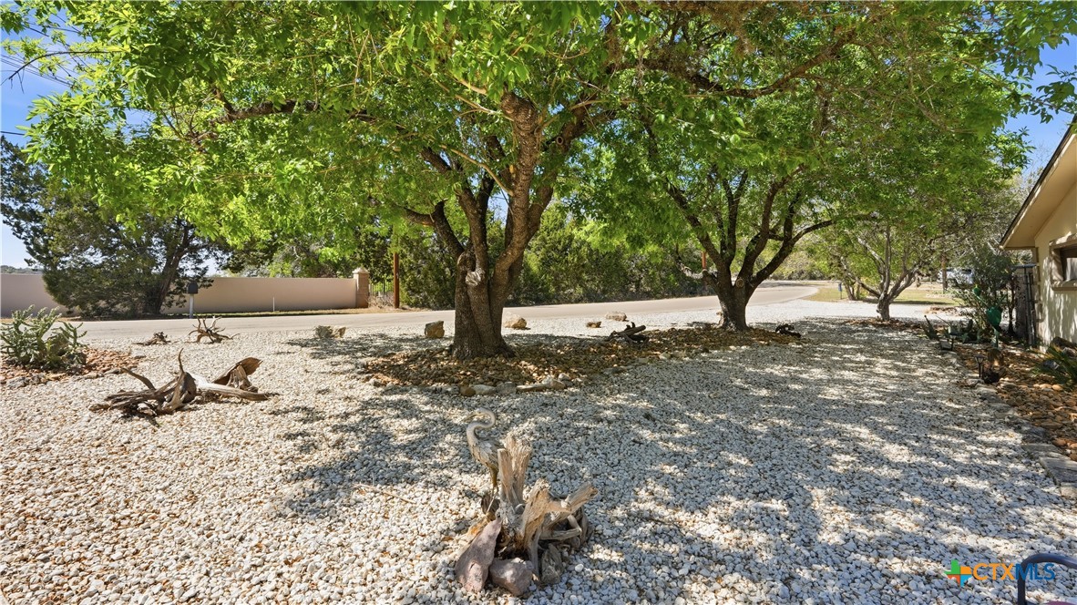 1268 W Lakeside Drive Property Photo 3