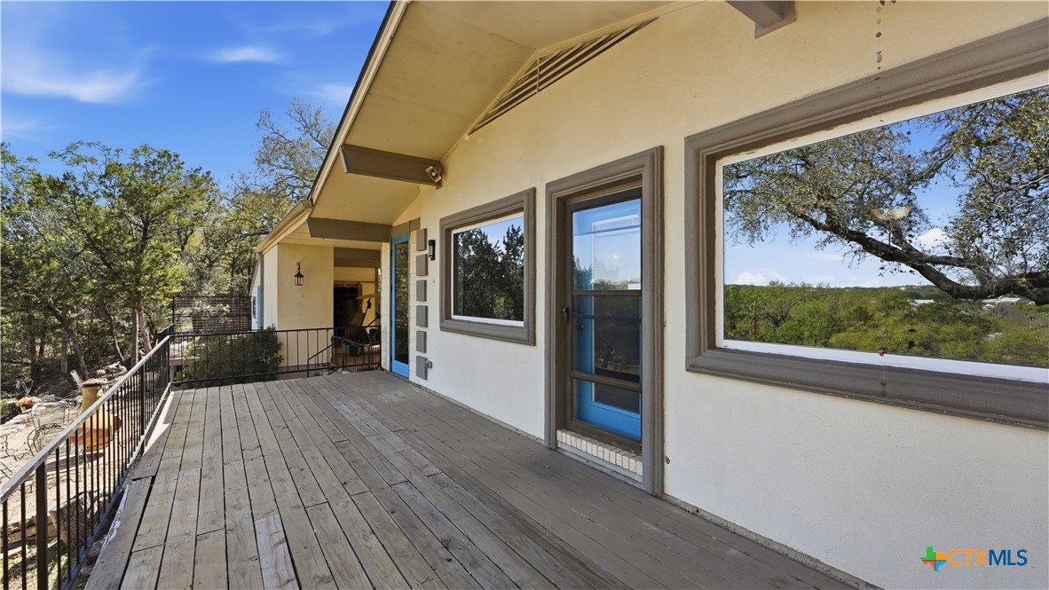 1268 W Lakeside Drive Property Photo 6