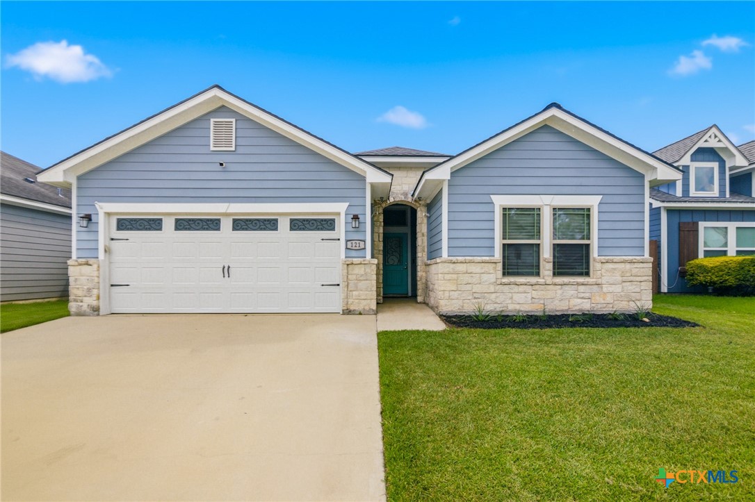 121 Nantucket Avenue Property Photo 1