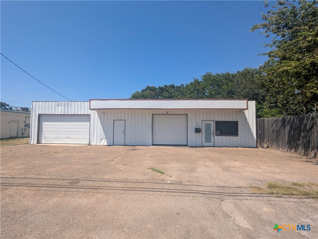 504 E Warren Avenue Property Photo 1