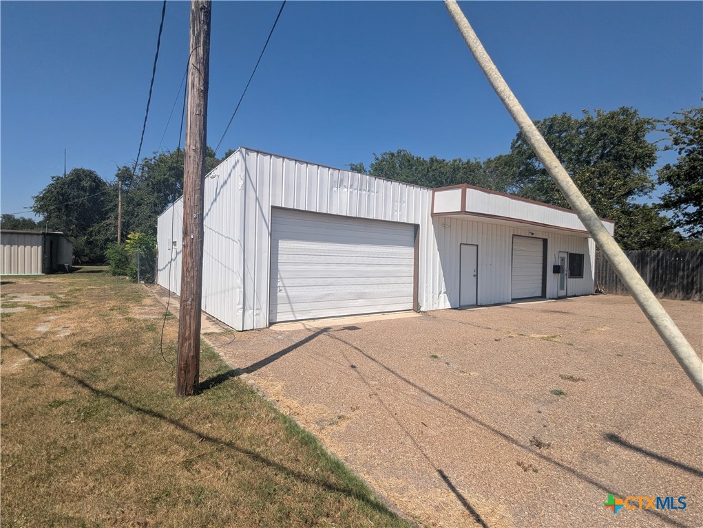 504 E Warren Avenue Property Photo 2
