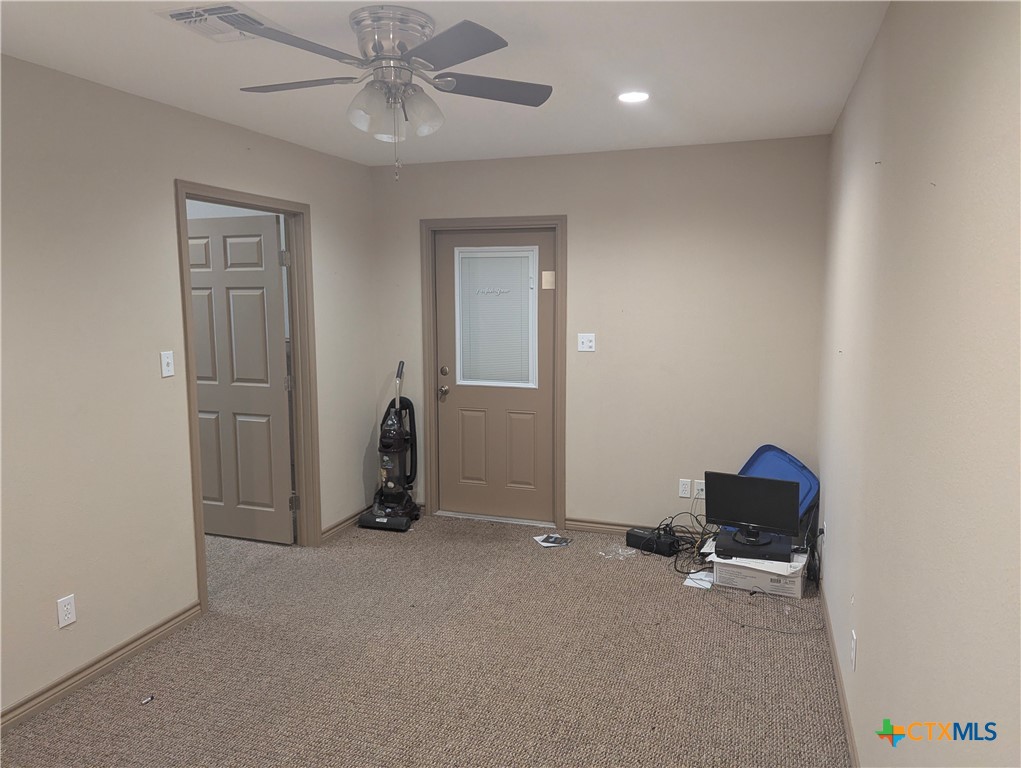 504 E Warren Avenue Property Photo 7