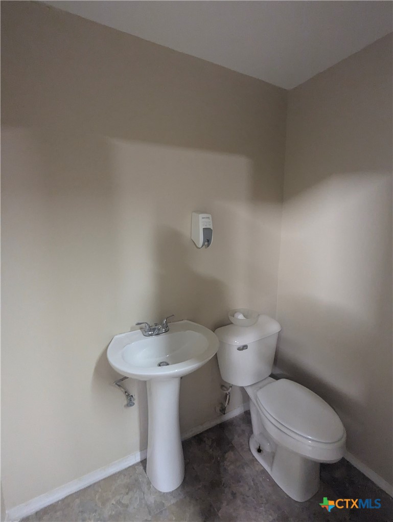 504 E Warren Avenue Property Photo 8