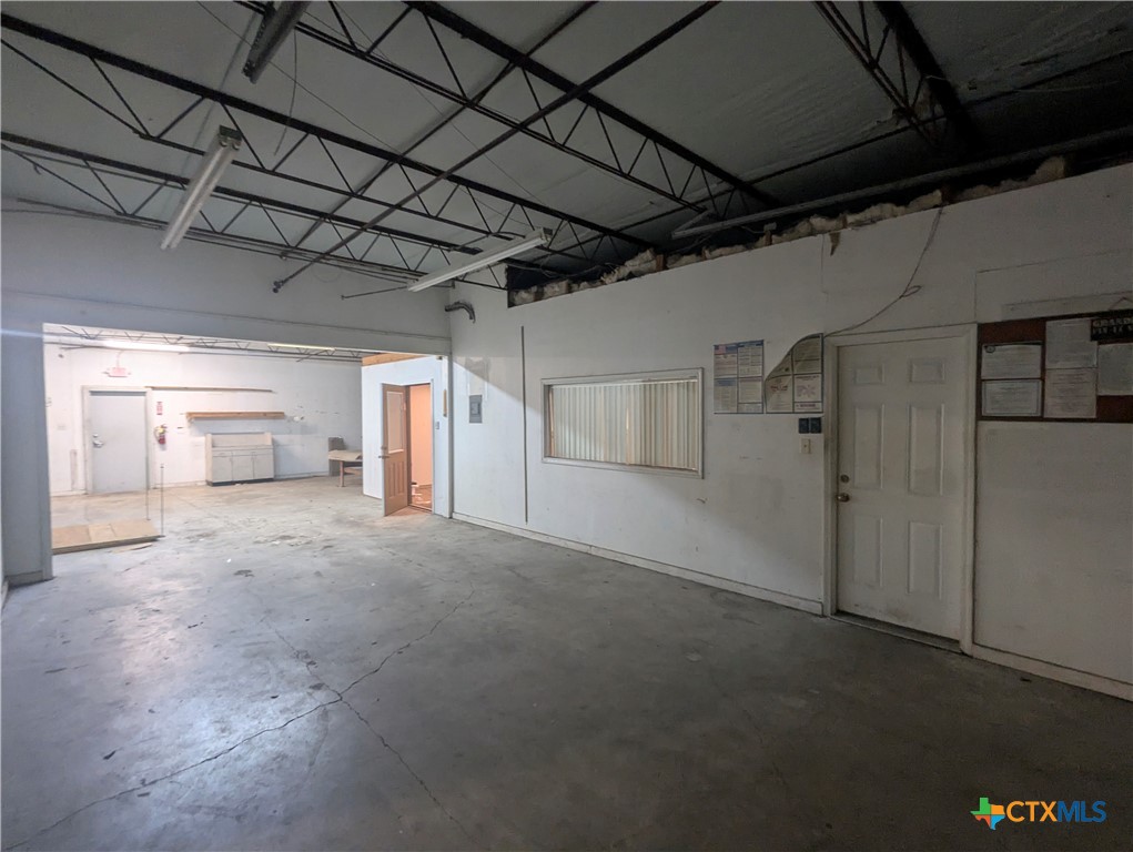 504 E Warren Avenue Property Photo 13