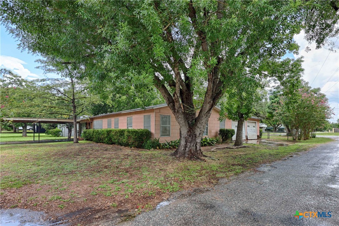 200 Young Street Property Photo 2