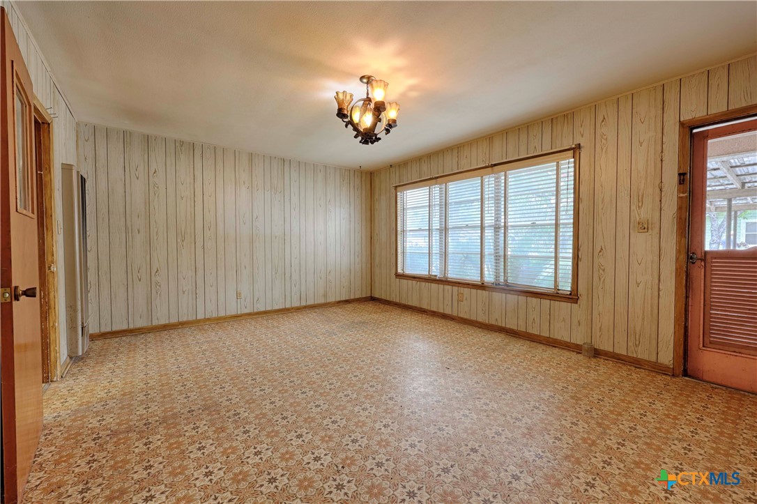 200 Young Street Property Photo 4