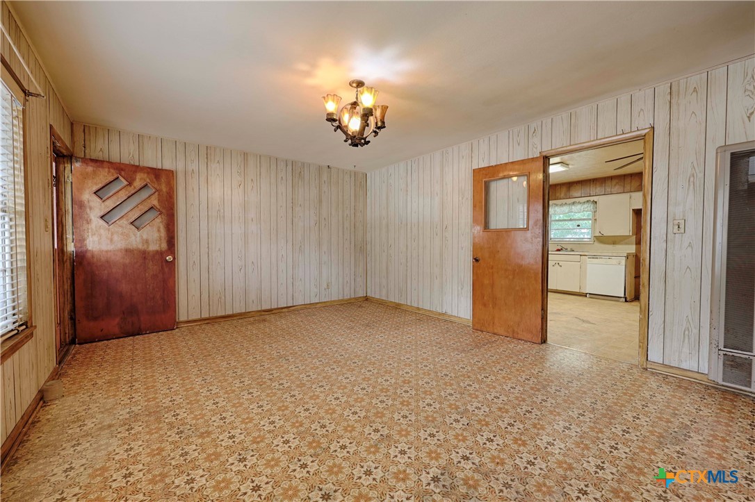 200 Young Street Property Photo 6