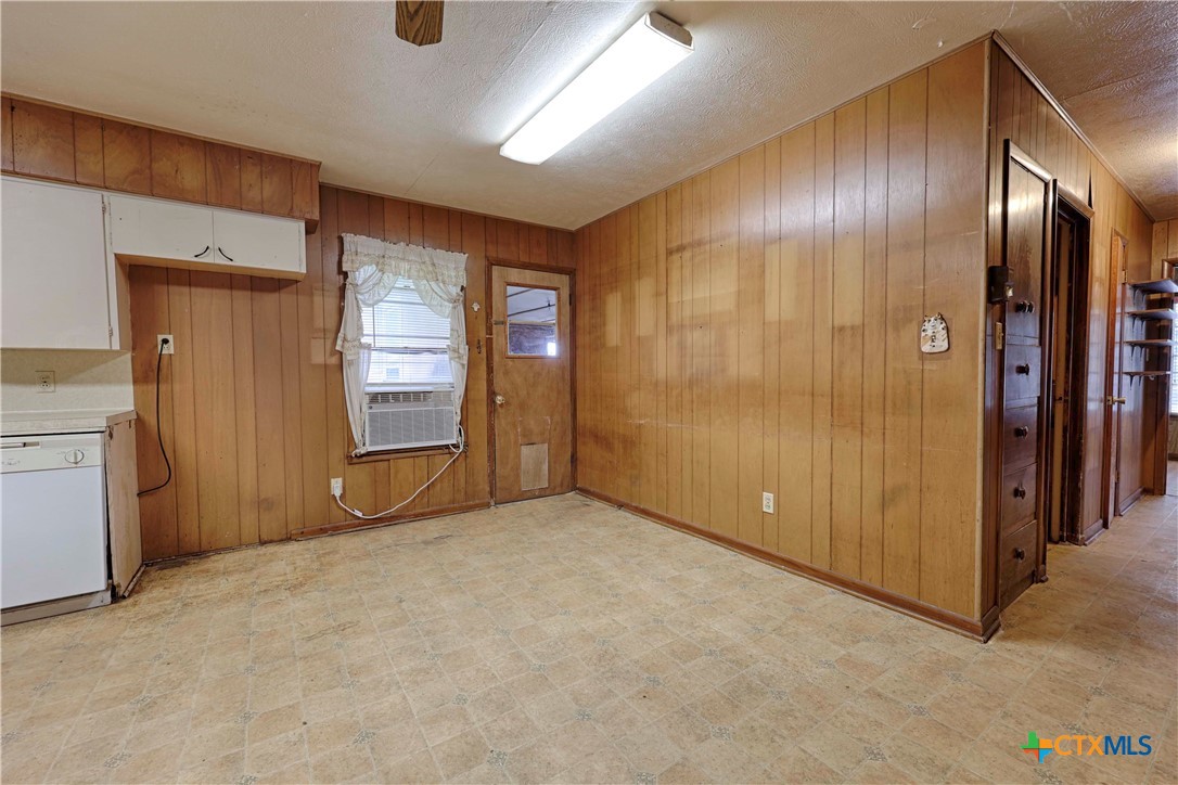 200 Young Street Property Photo 8