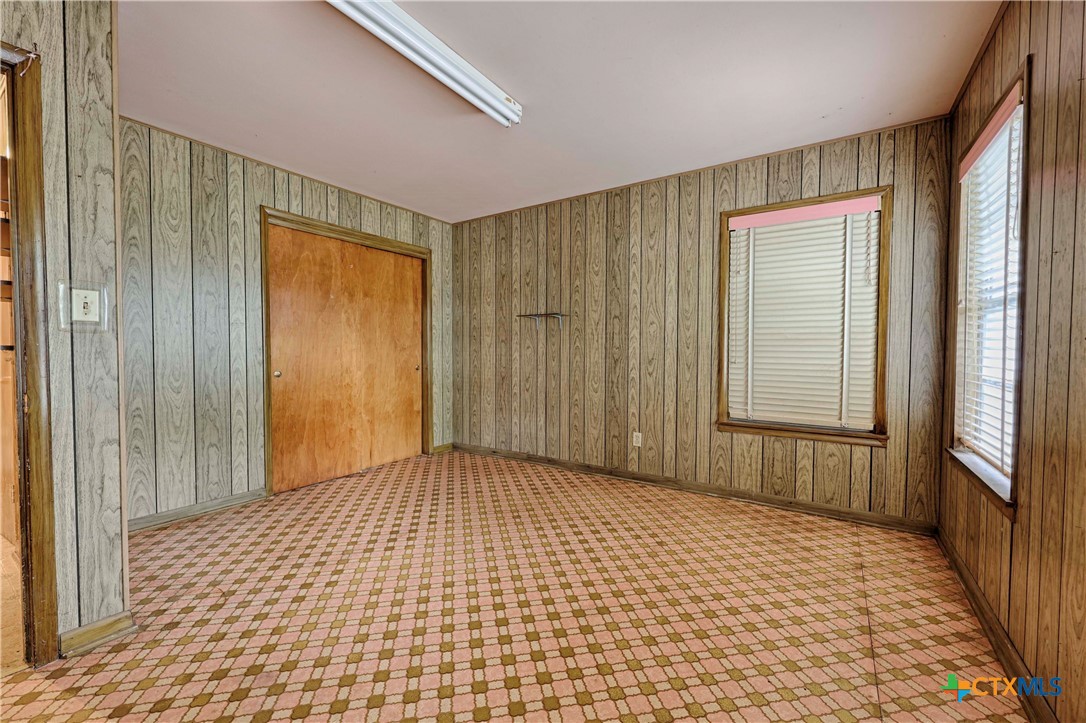 200 Young Street Property Photo 14