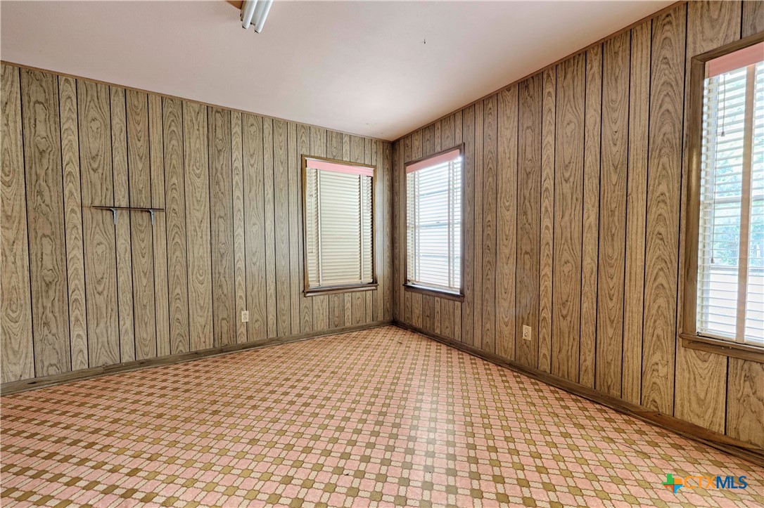 200 Young Street Property Photo 15