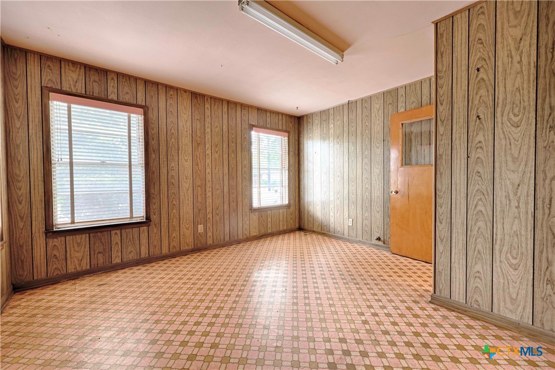200 Young Street Property Photo 16